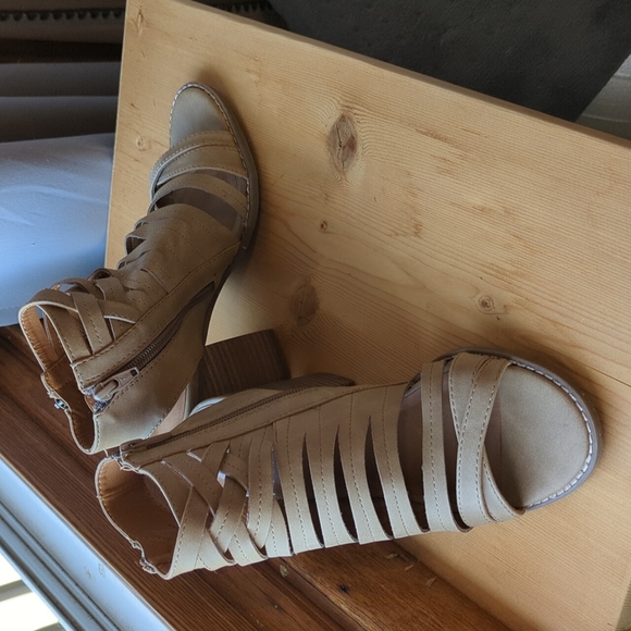 Open Toe Block Heels - Picture 7 of 8